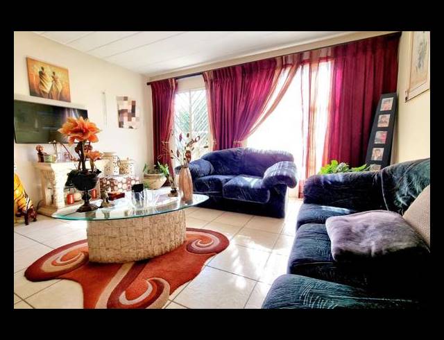 2 BEDROOM TOWNHOUSE FOR SALE IN VERWOERDPARK